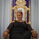 L a toyia Queen Chair